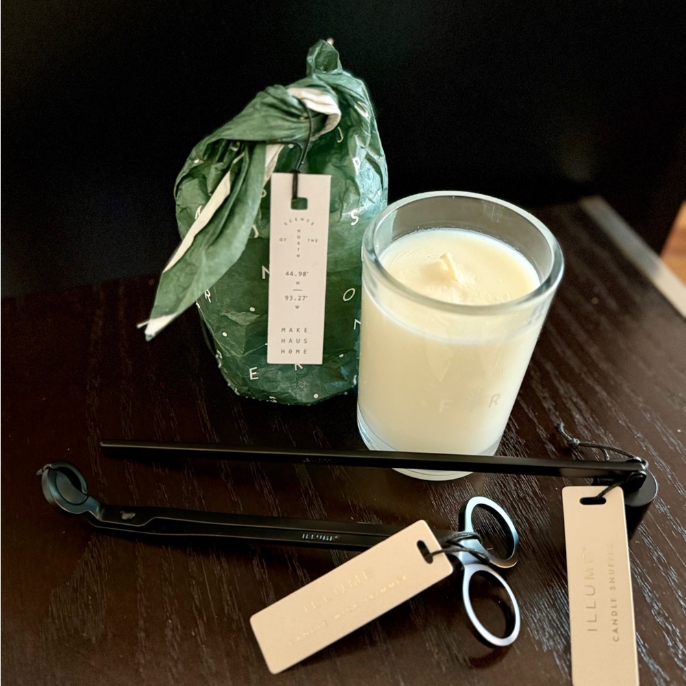 Illume Juniper Moss Candle with Black Wick Trimmers & Snuffer